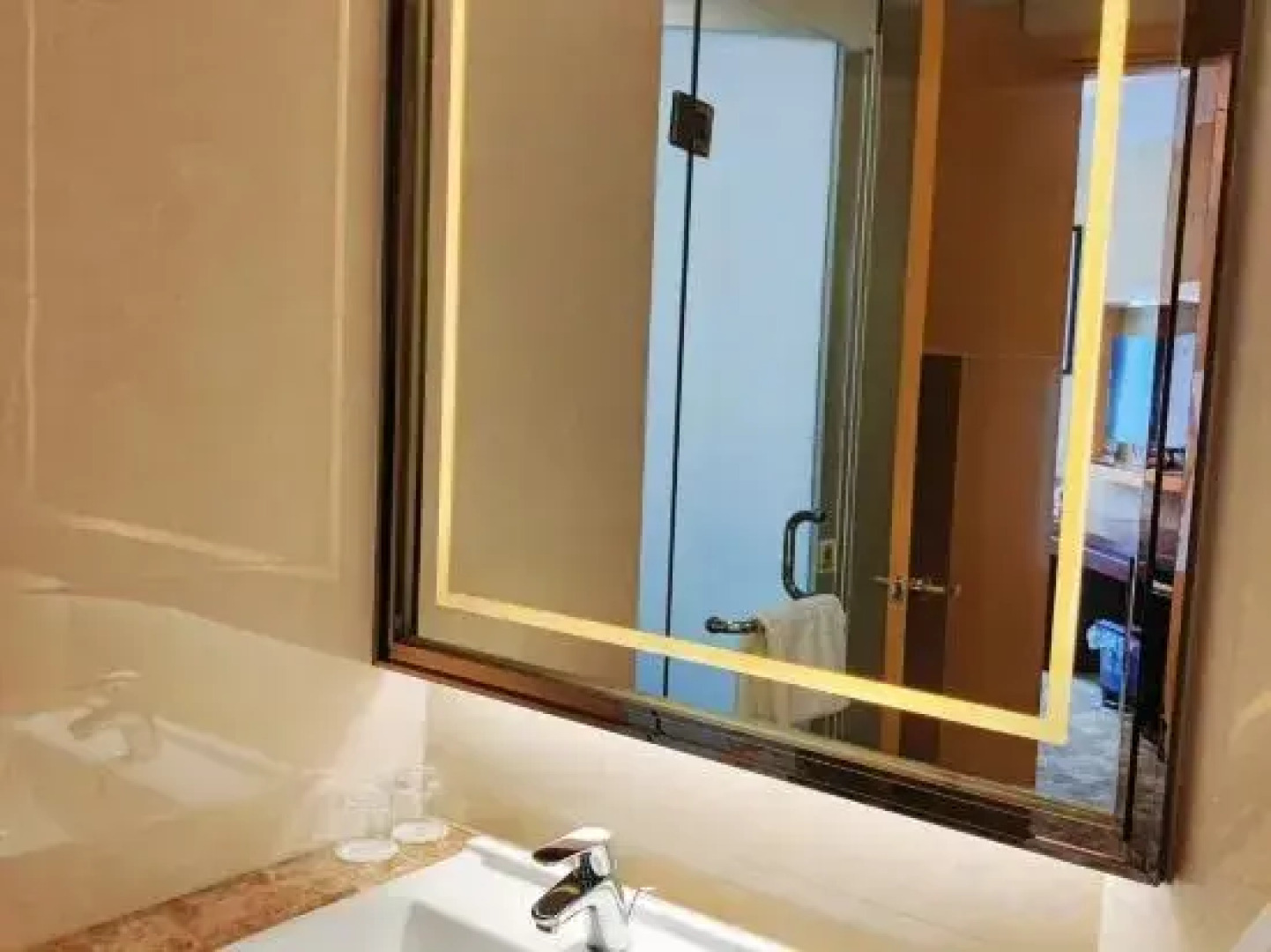 Dongyangjiang Beichen Business Hotel