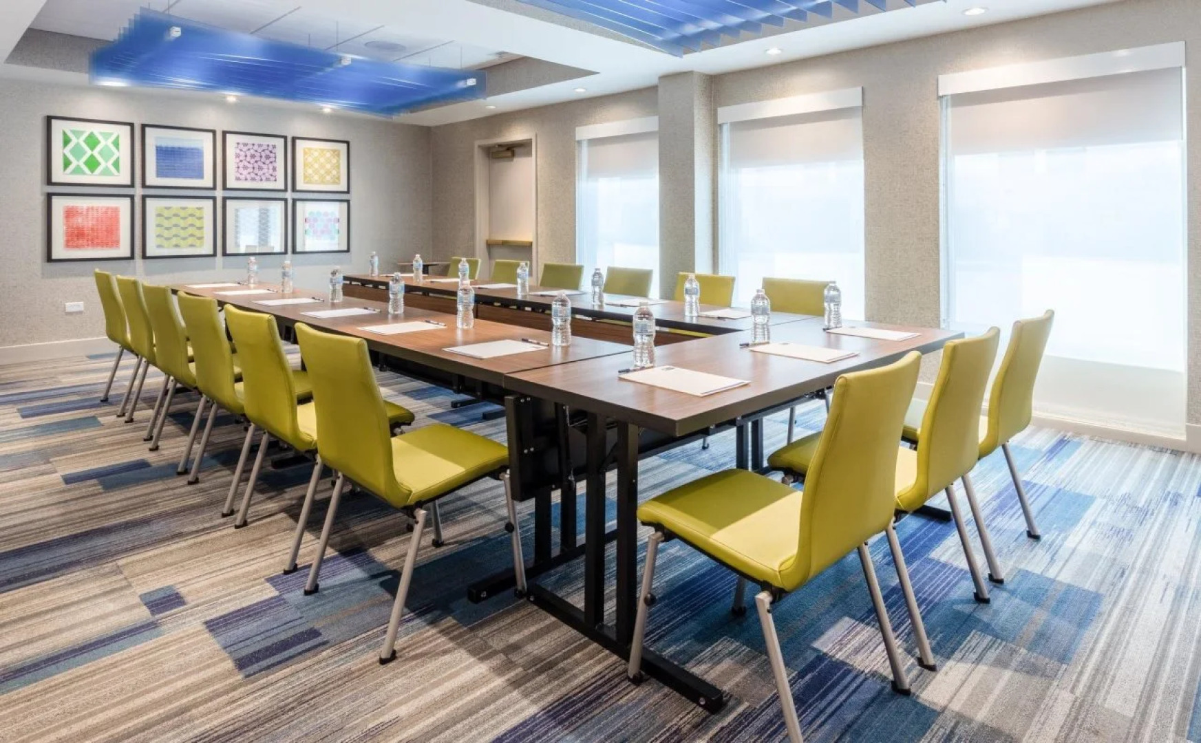 Holiday Inn Express Hotel & Suites Chicago-Midway Airport by IHG