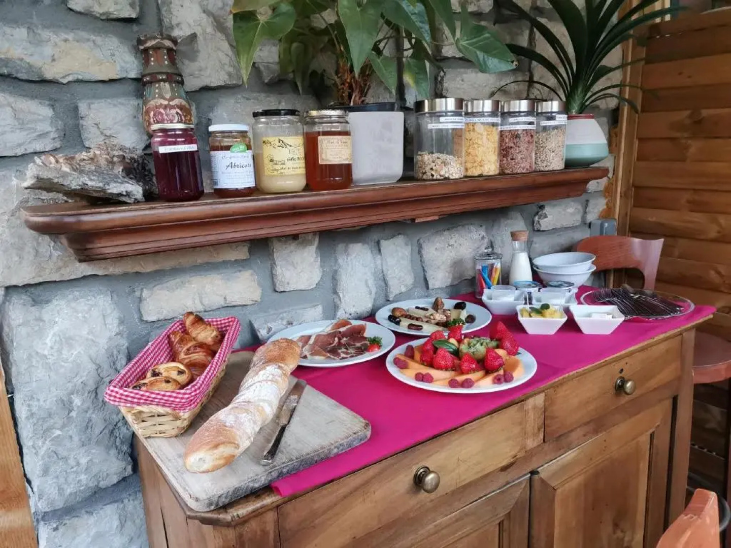 Chalet la Cachette Cyclists Skiers