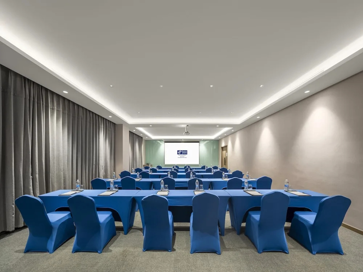 Holiday Inn Express Tengchong Hot Spring by IHG