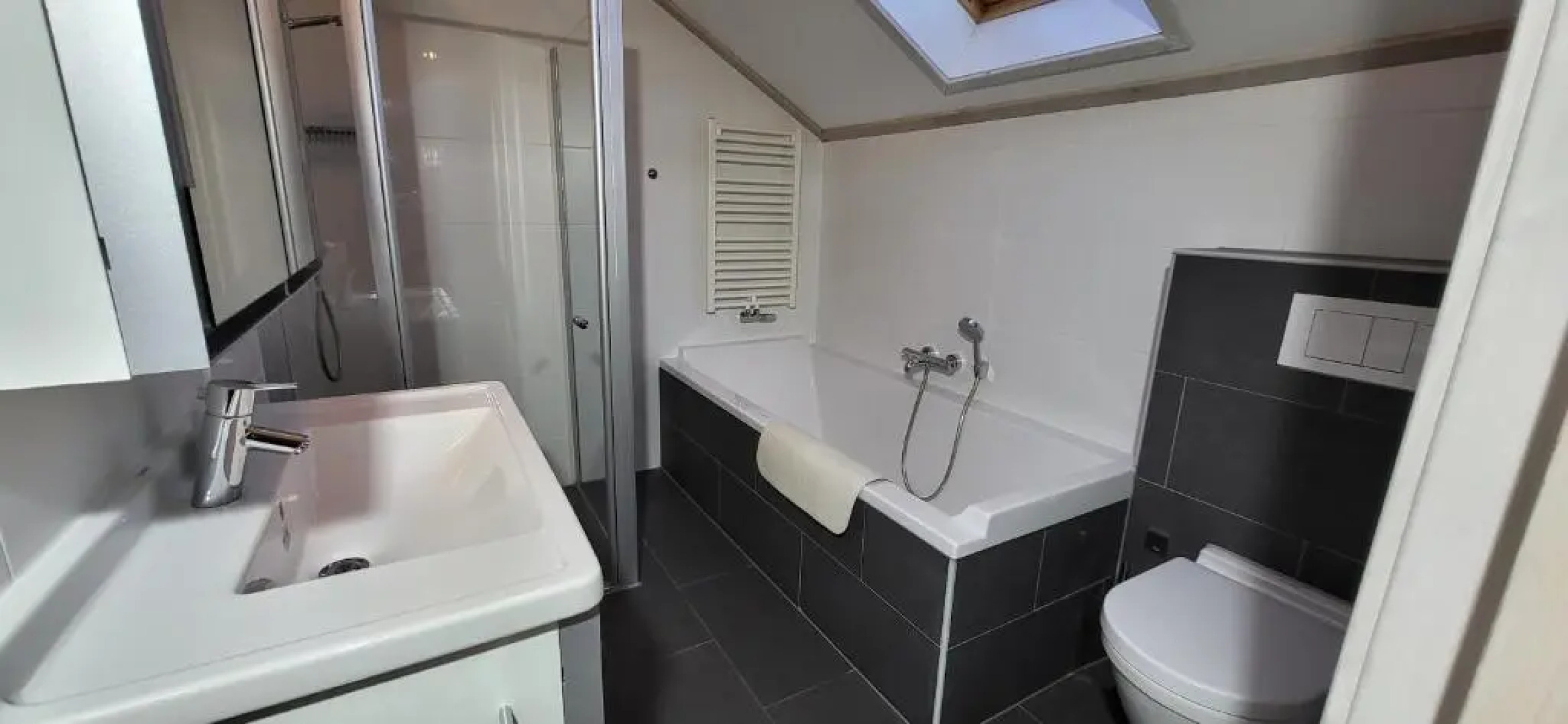 The Black House - Luxurious Holiday Villa Zeewolde