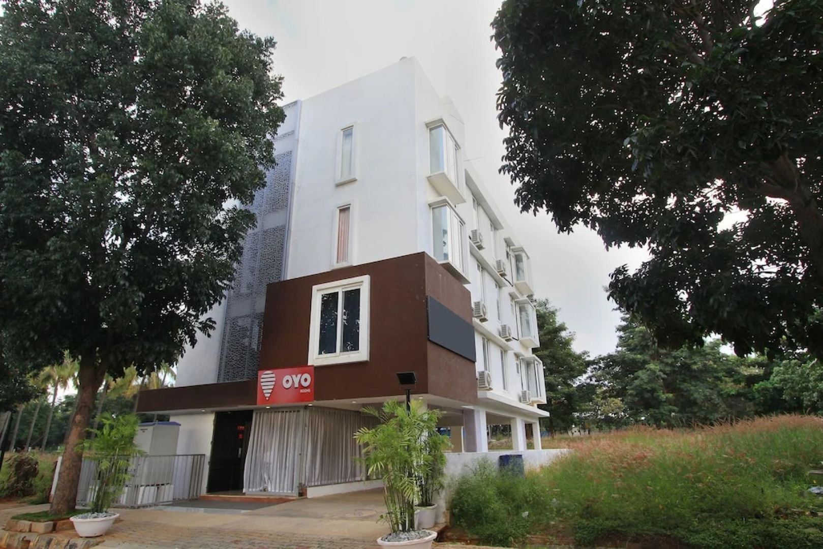 OYO 10002 Hotel Canary Hop