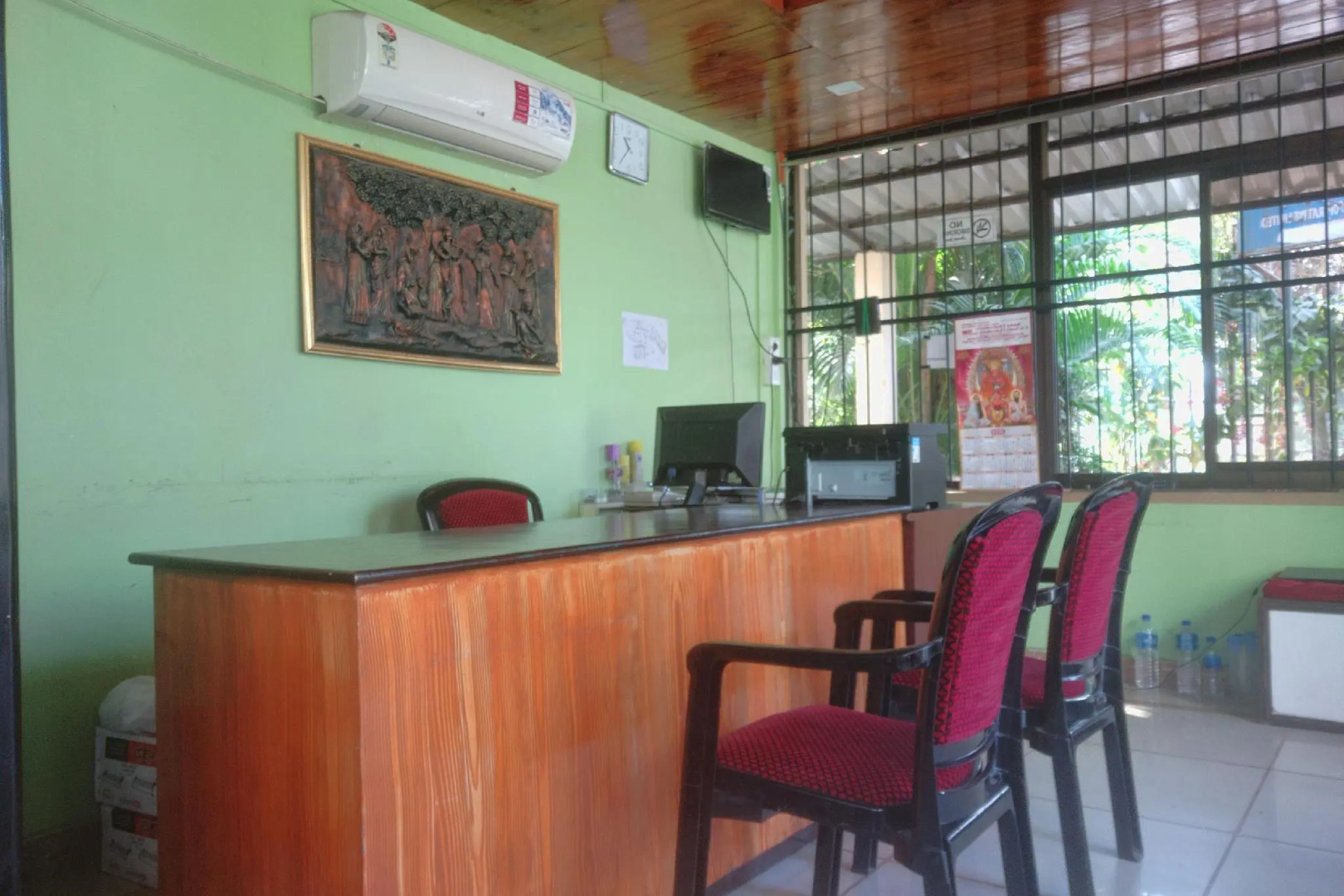 OYO 27907 Greater Kailash The Palace