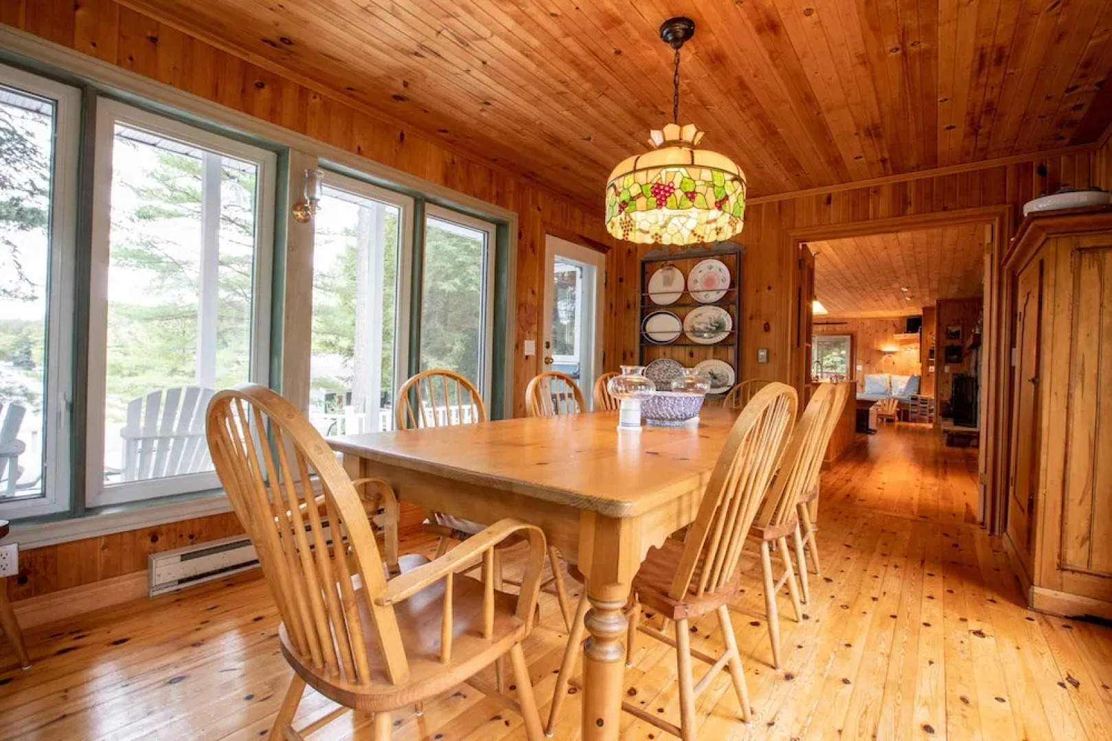 Wildflower Cottage A Fantastic boat access family cottage with a spectacular 500' of waterfront!