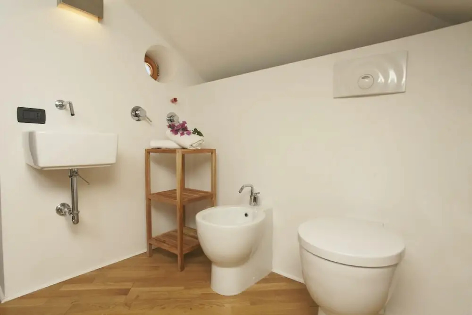 Villa With 6 Bedrooms in Torre Colonna-sperone, With Wonderful sea View, Private Pool, Enclosed Garden