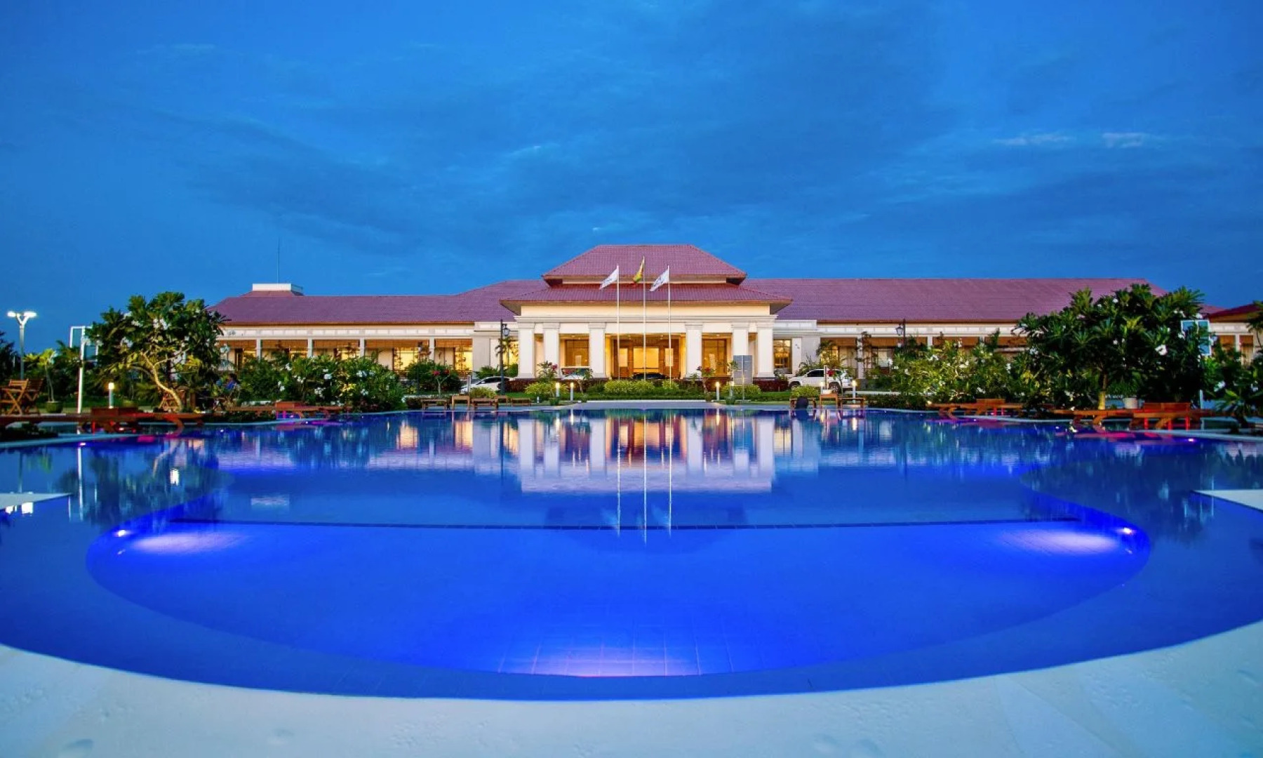 Horizon Lake View Resort Hotel