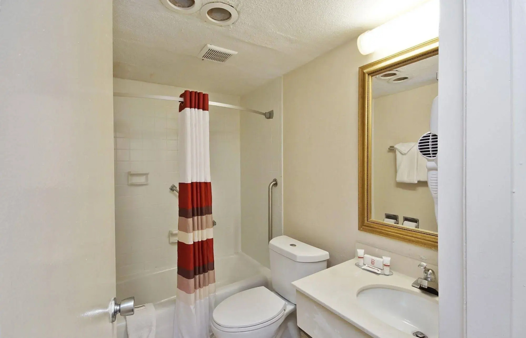 Countryside Suites Kansas City Independence I-70E Sports Complex Hotel