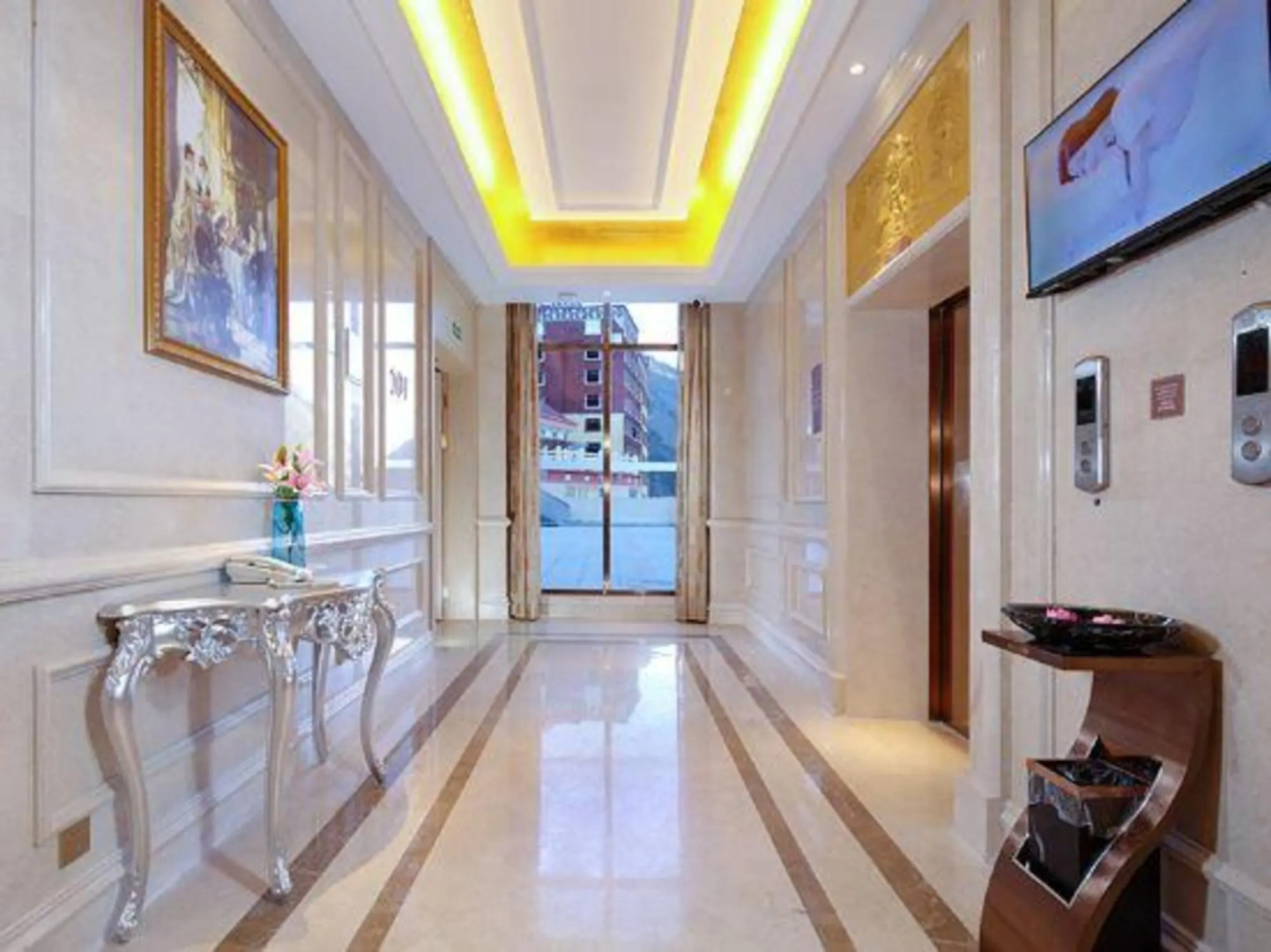 Vienna hote Ganzi 318 National Road Yajiang Bianch