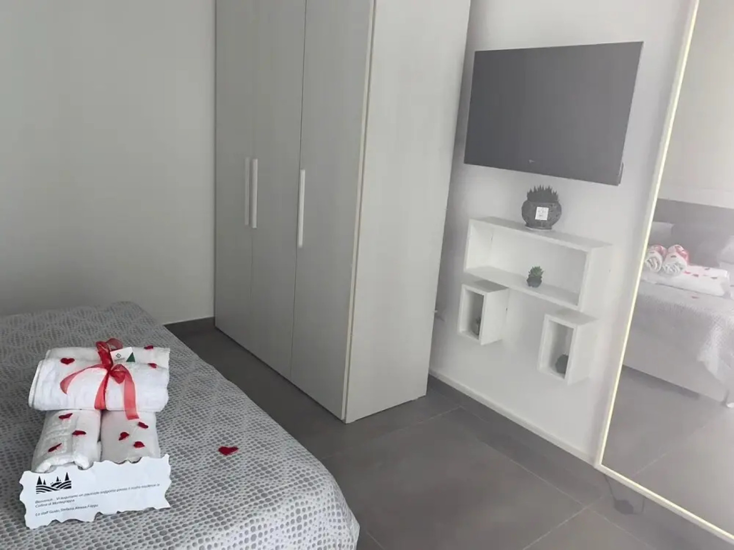 La Collina di Montegrappa - Suites with Heated Private Pool - Suites with Shared Pool