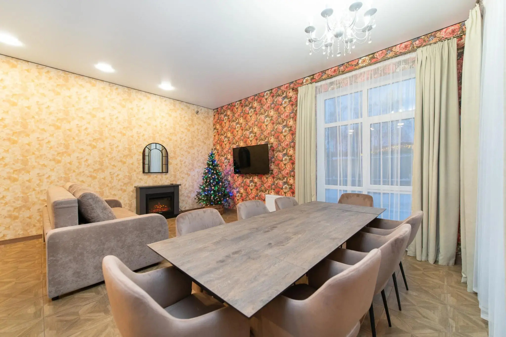 Дом с видом на горы и лес, рядом с озером Банное и горнолыжным центром