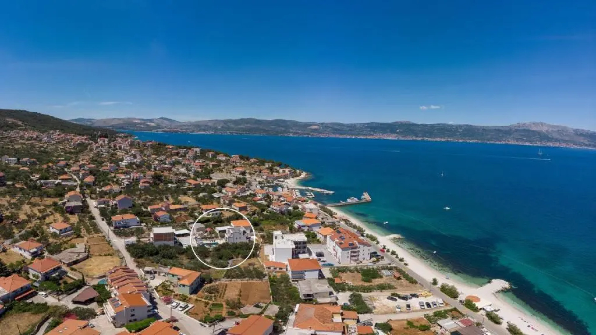 NEW! Villa Lady Maris with heated private pool, 5 en-suite bedrooms, 70m from beach