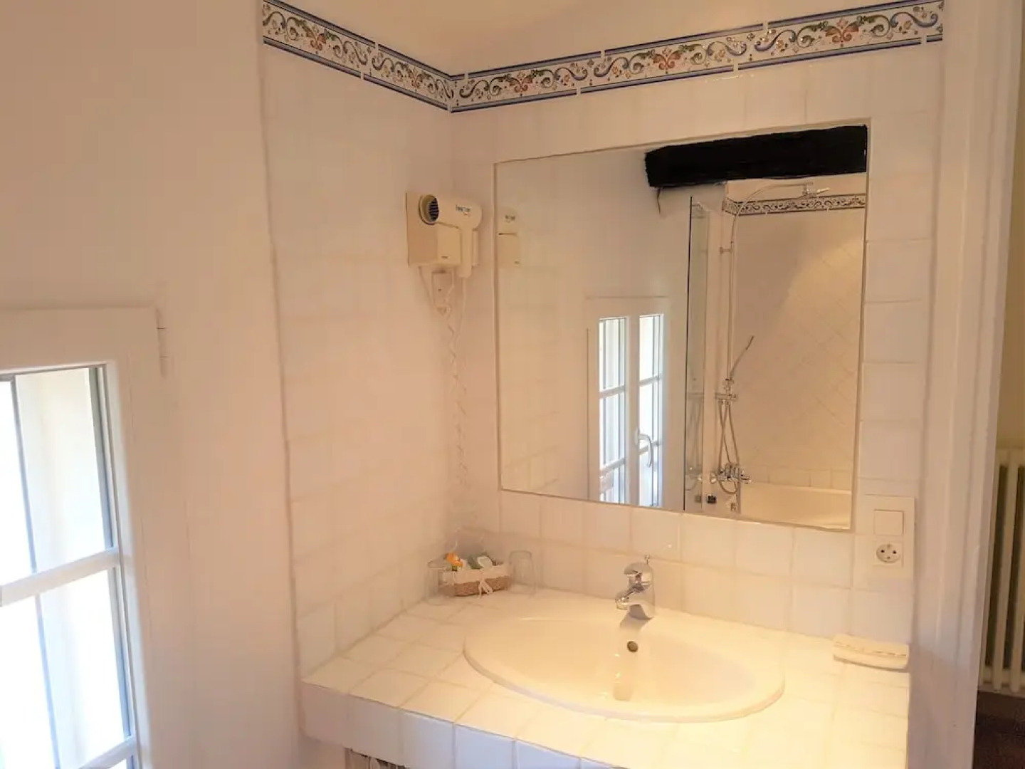 B&B With Charm - Quiet With Kitchen & sw Pool