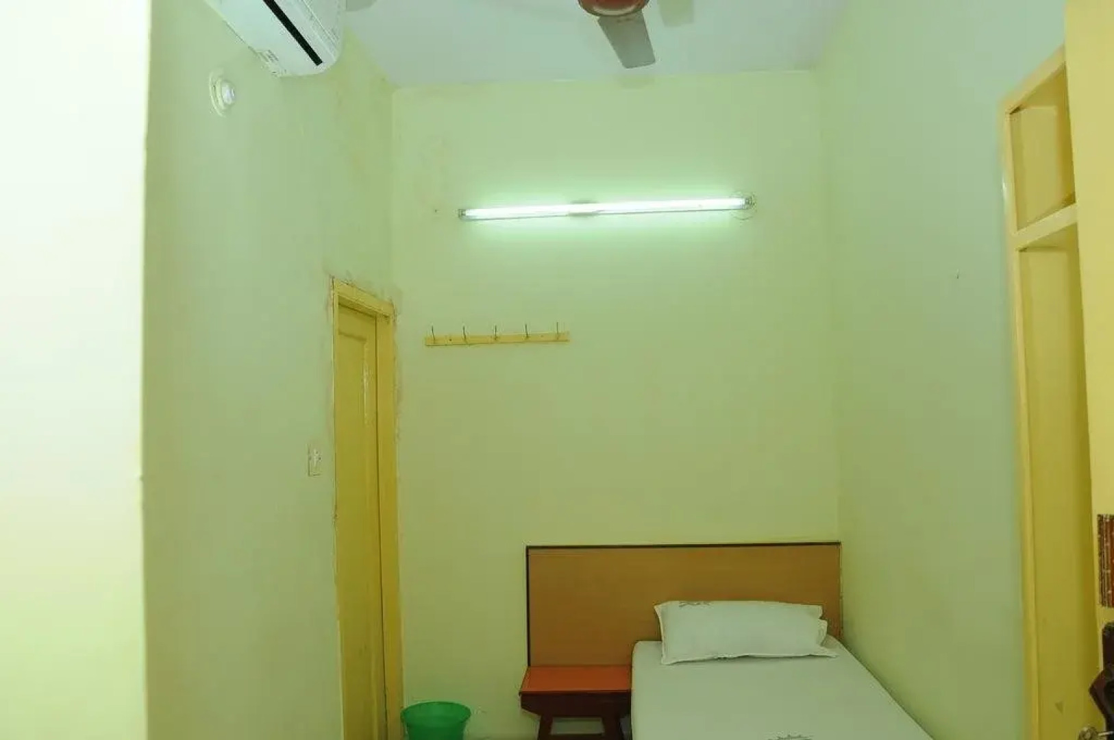 OYO 19959 Hotel Radhakrishna