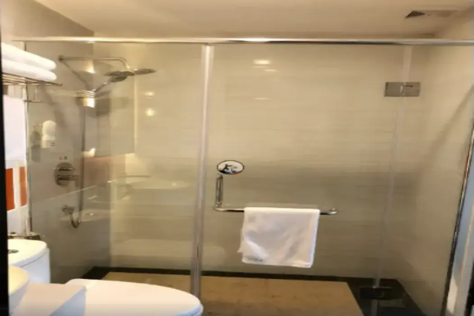 7 Days Premium Qianjiang Railway Station Longxiacheng