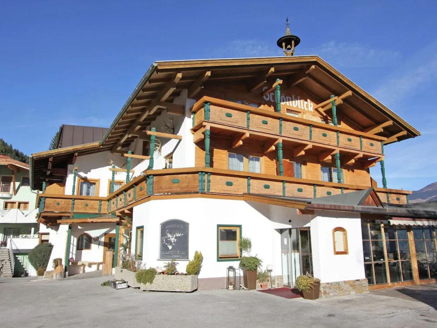 Spacious Holiday Home With Balcony, Sauna, Parking