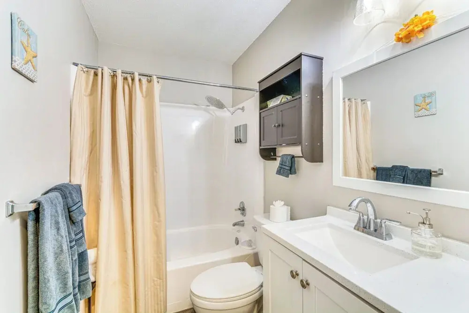 4 Mi to Greers Ferry Lake: Condo w/ Deck & Balcony