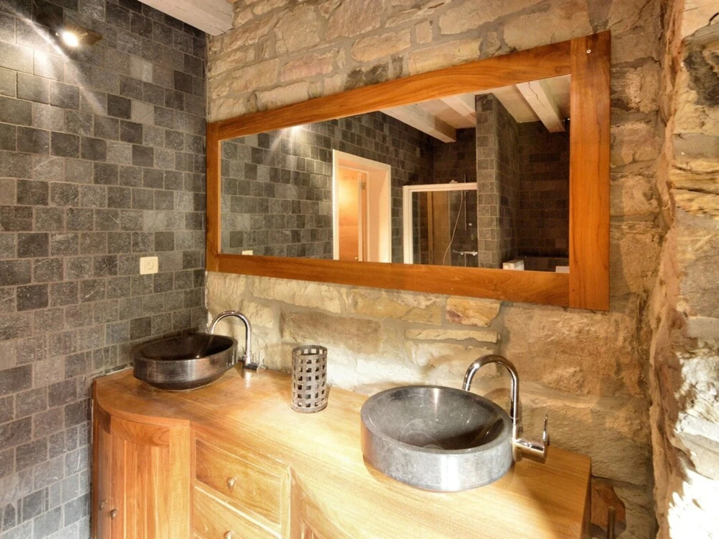 Luxurious Holiday Home in Waimes with Jacuzzi