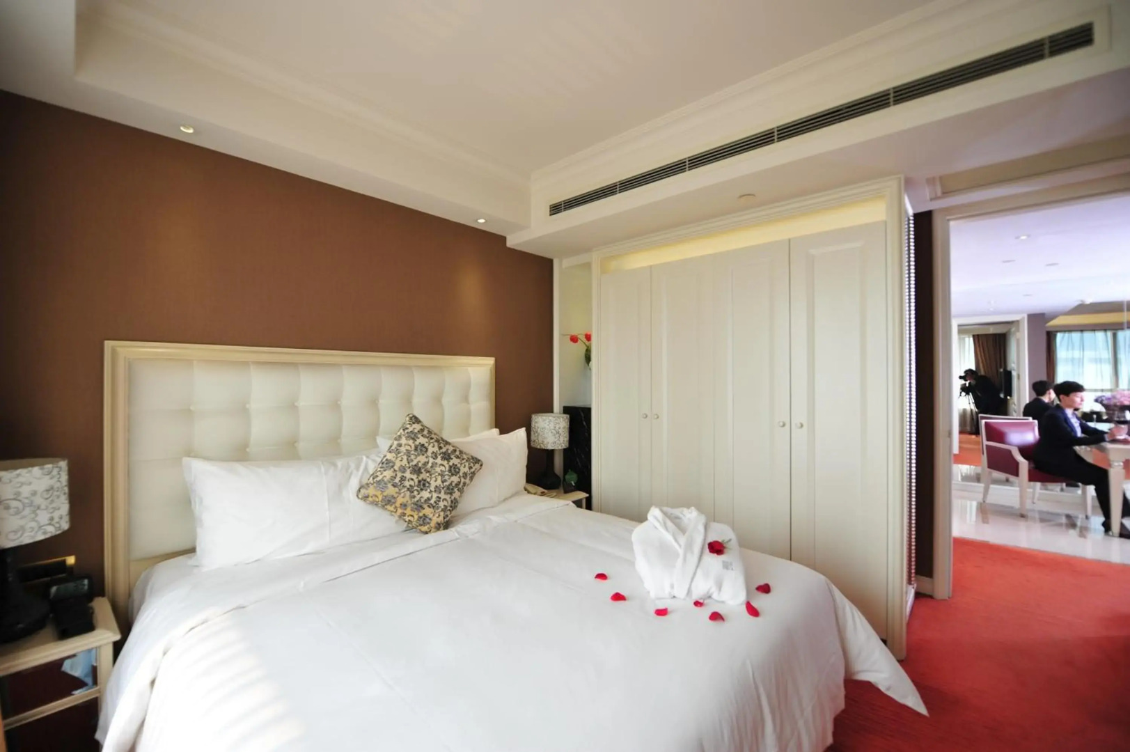 Wealthy All Suite Hotel Suzhou