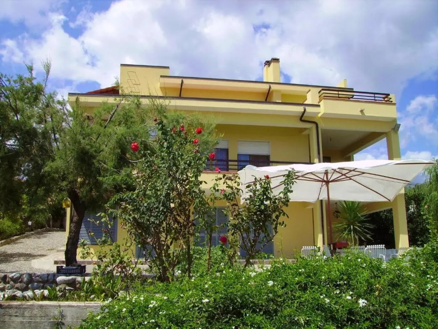 Apartment with 2 bedrooms in Brancaleone Marina with wonderful sea view and enclosed garden 200 m from the beach