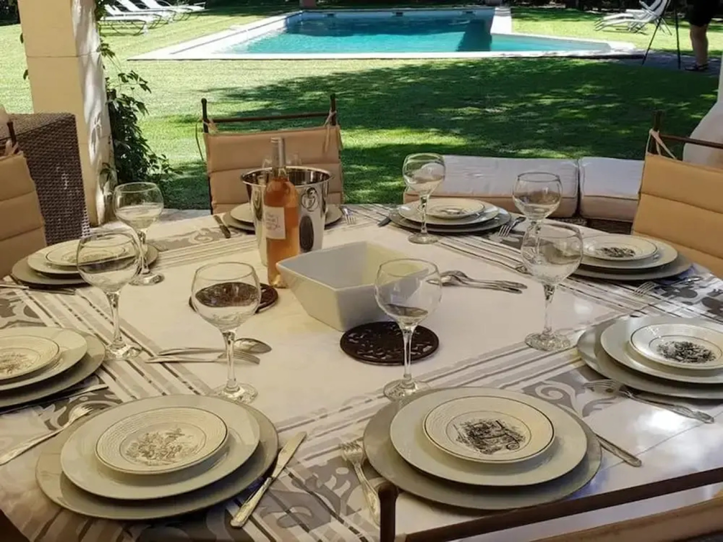 Villa in an Idyllic and Relaxing Setting Near Orange