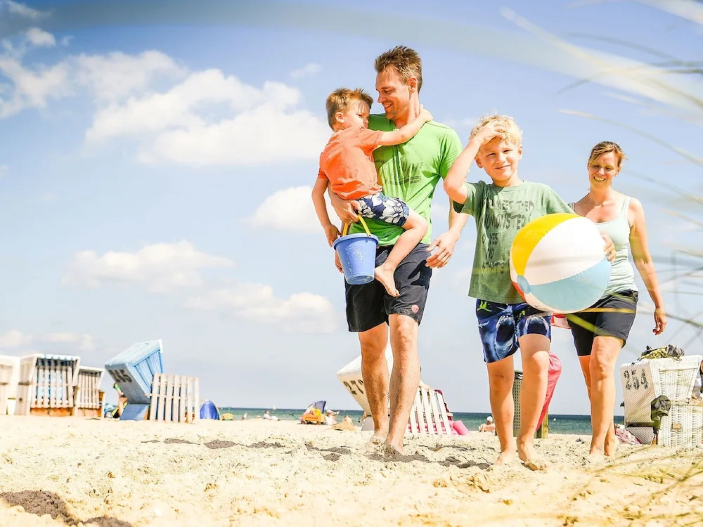 Detached holiday home, decorated with wood, on the Ostsee