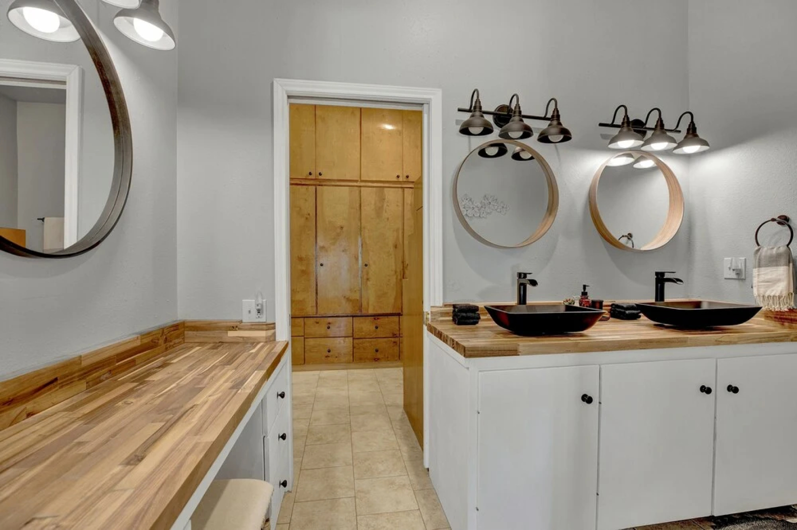 Huge Luxury Home Hot Tub and Sauna 2 mi to Dwntn