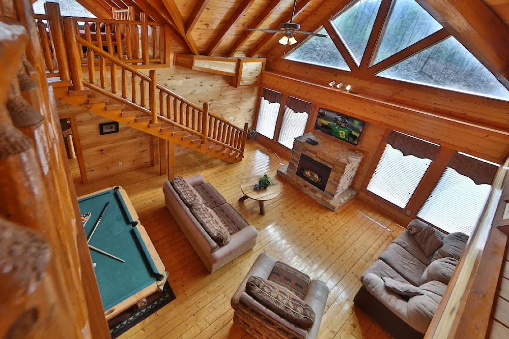 Mountain Movie Inn - Six Bedroom Cabin