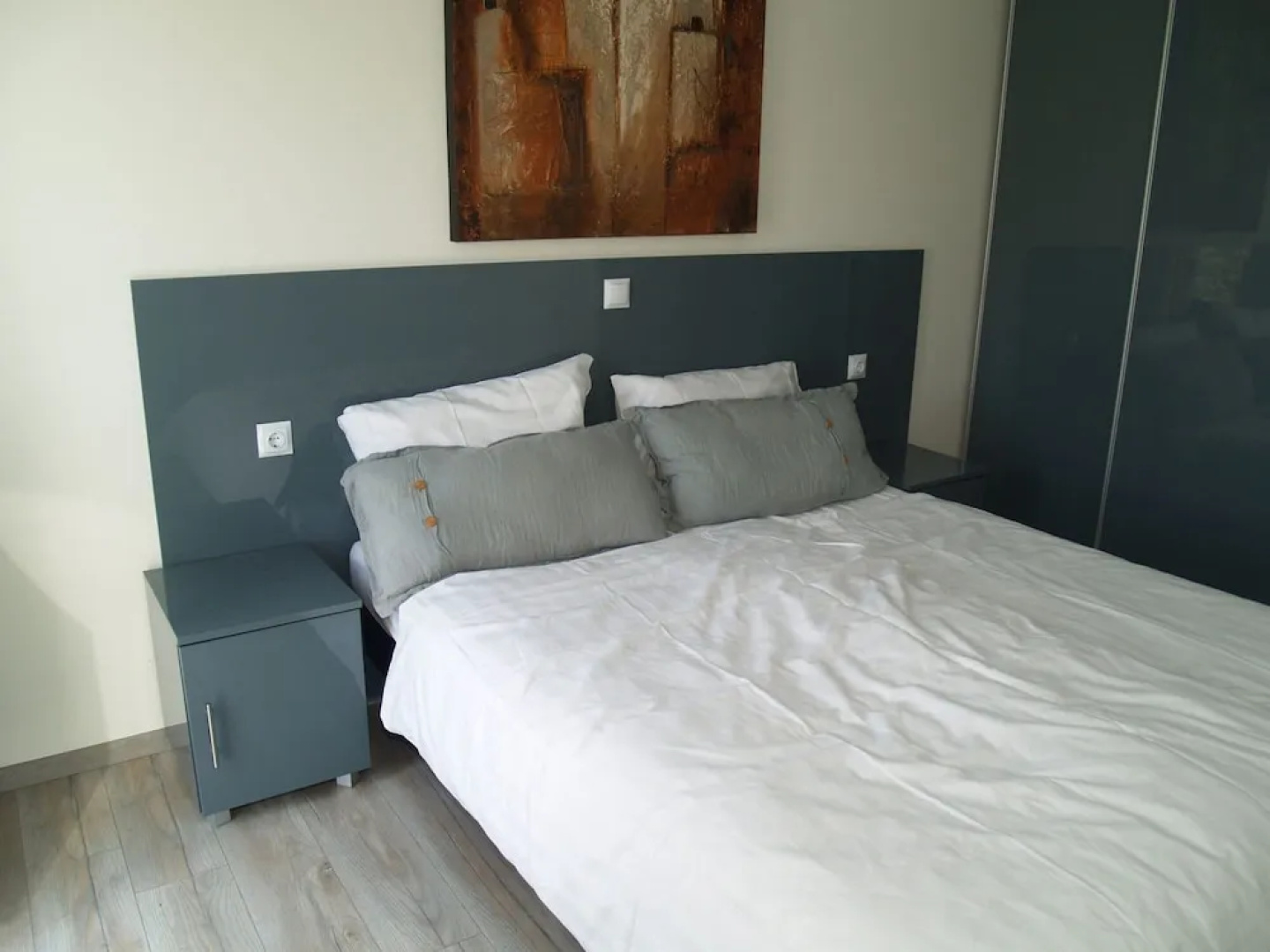 Modern Chalet With Combi-Microwave