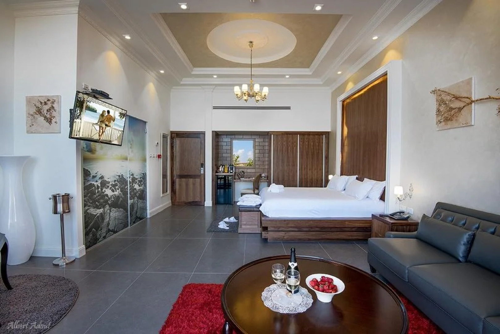 Sandrine Hotel & Spa