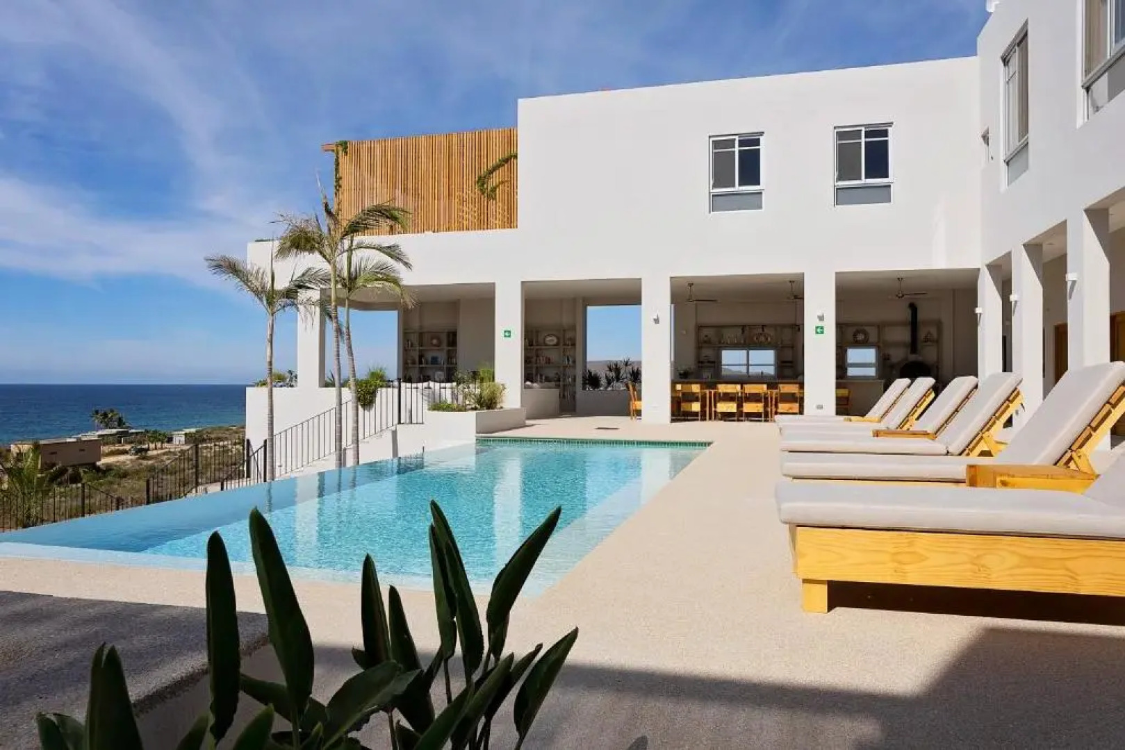 Topia Retreat - Surf Suite Sur