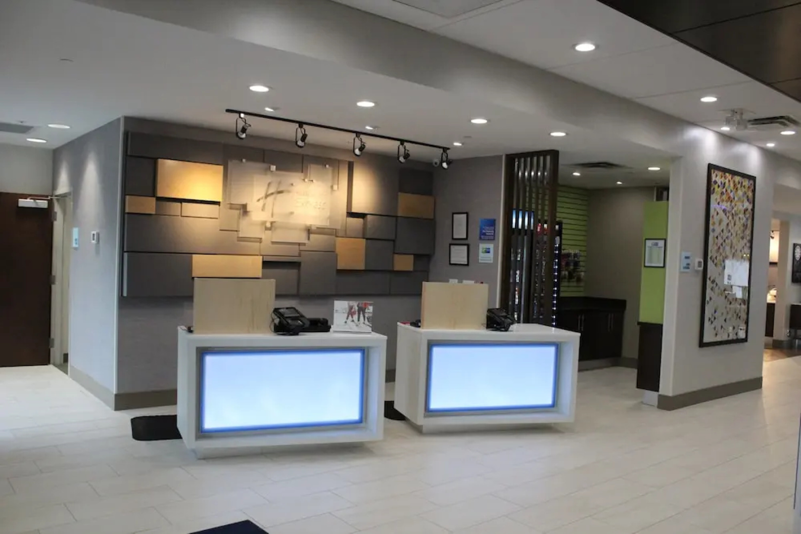 Holiday Inn Express & Suites Milledgeville by IHG