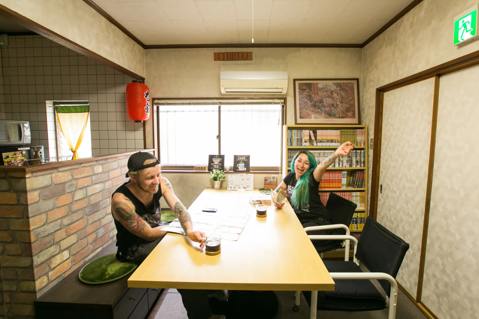 Airloghouse - Comic Inn -