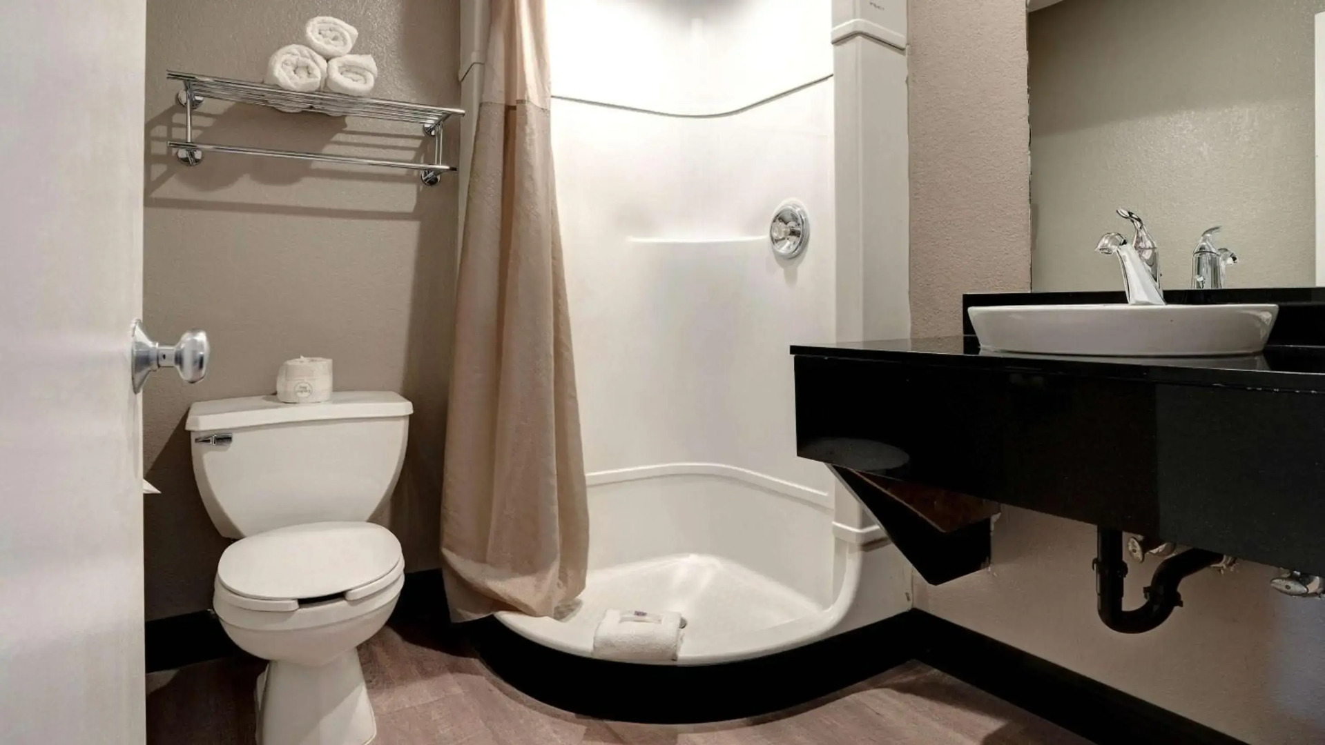 Clinton Inn Hotel & Event Center