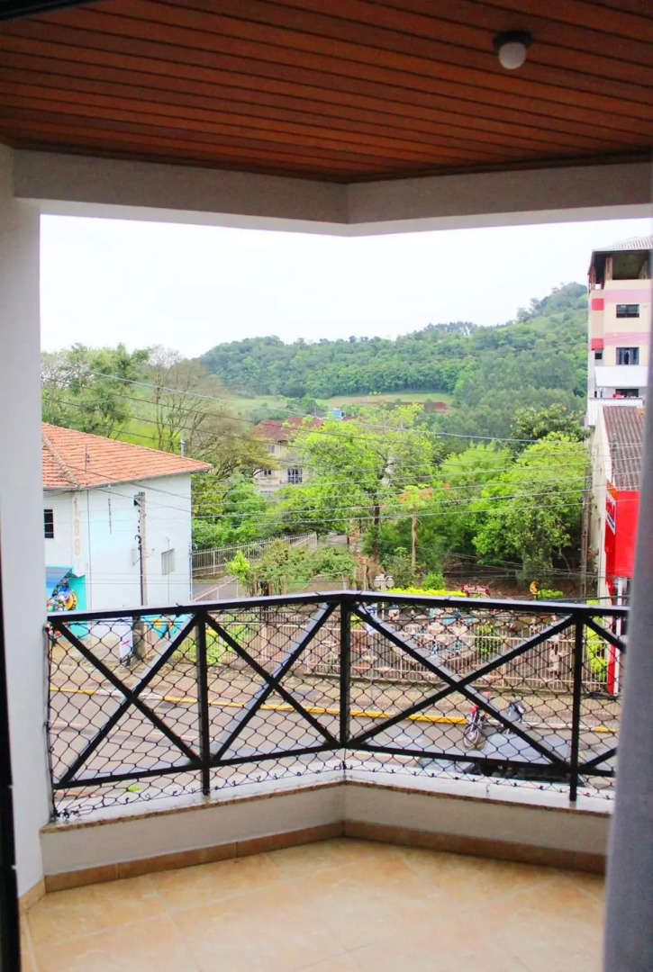 Belíssimo Apto Frente Avenida