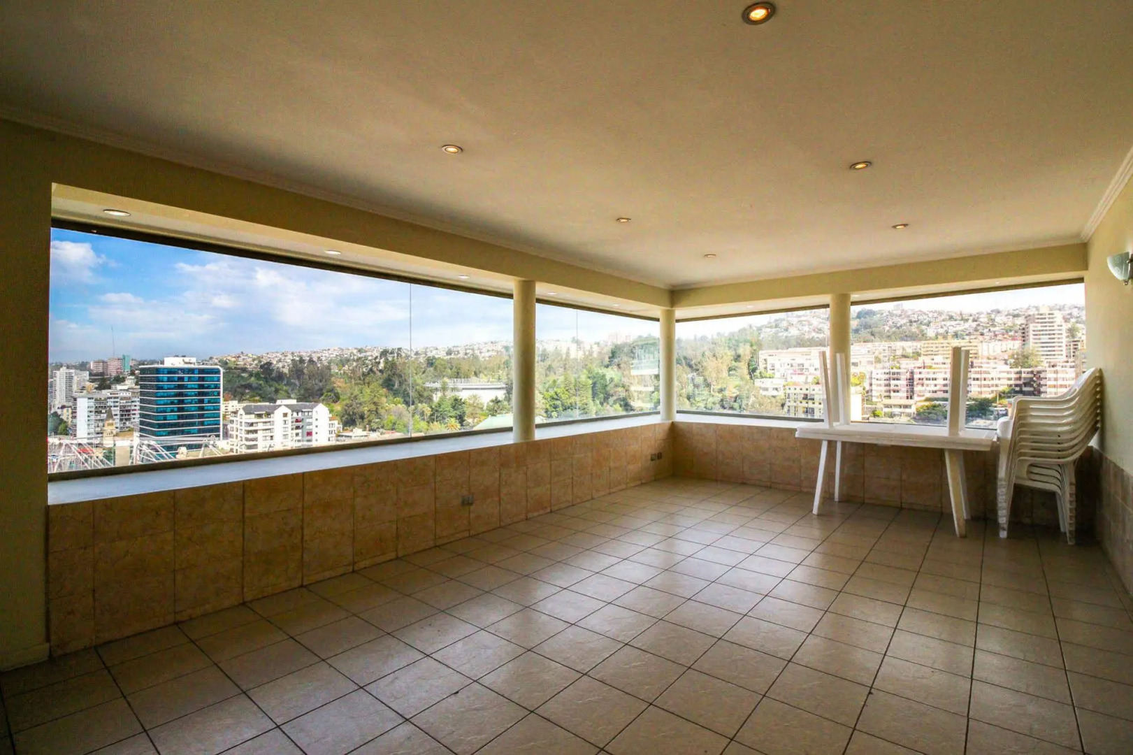 Urban Getaway Near the Sea