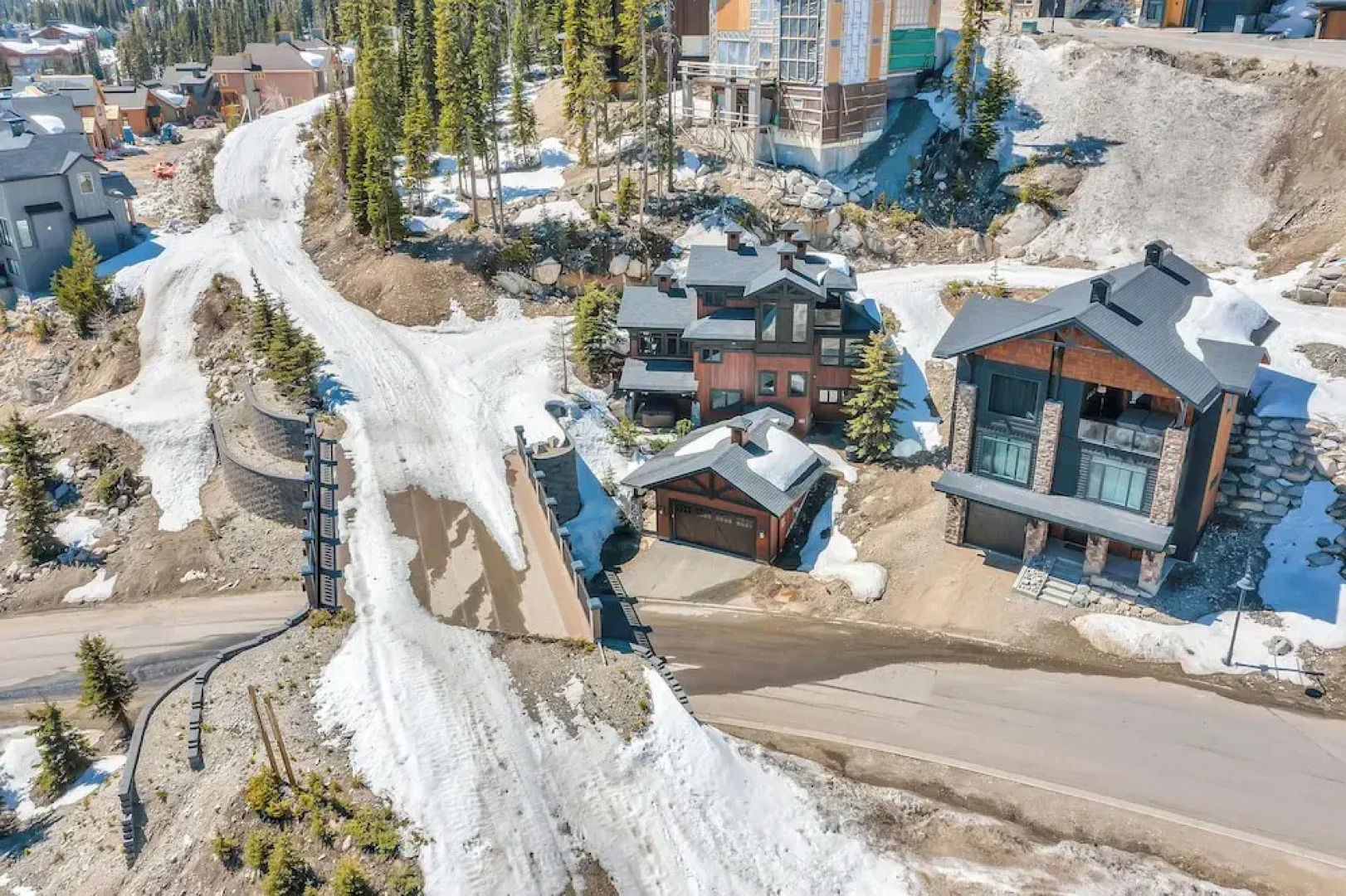 Snow Therapy Chalet Ski In Out & Hot Tub