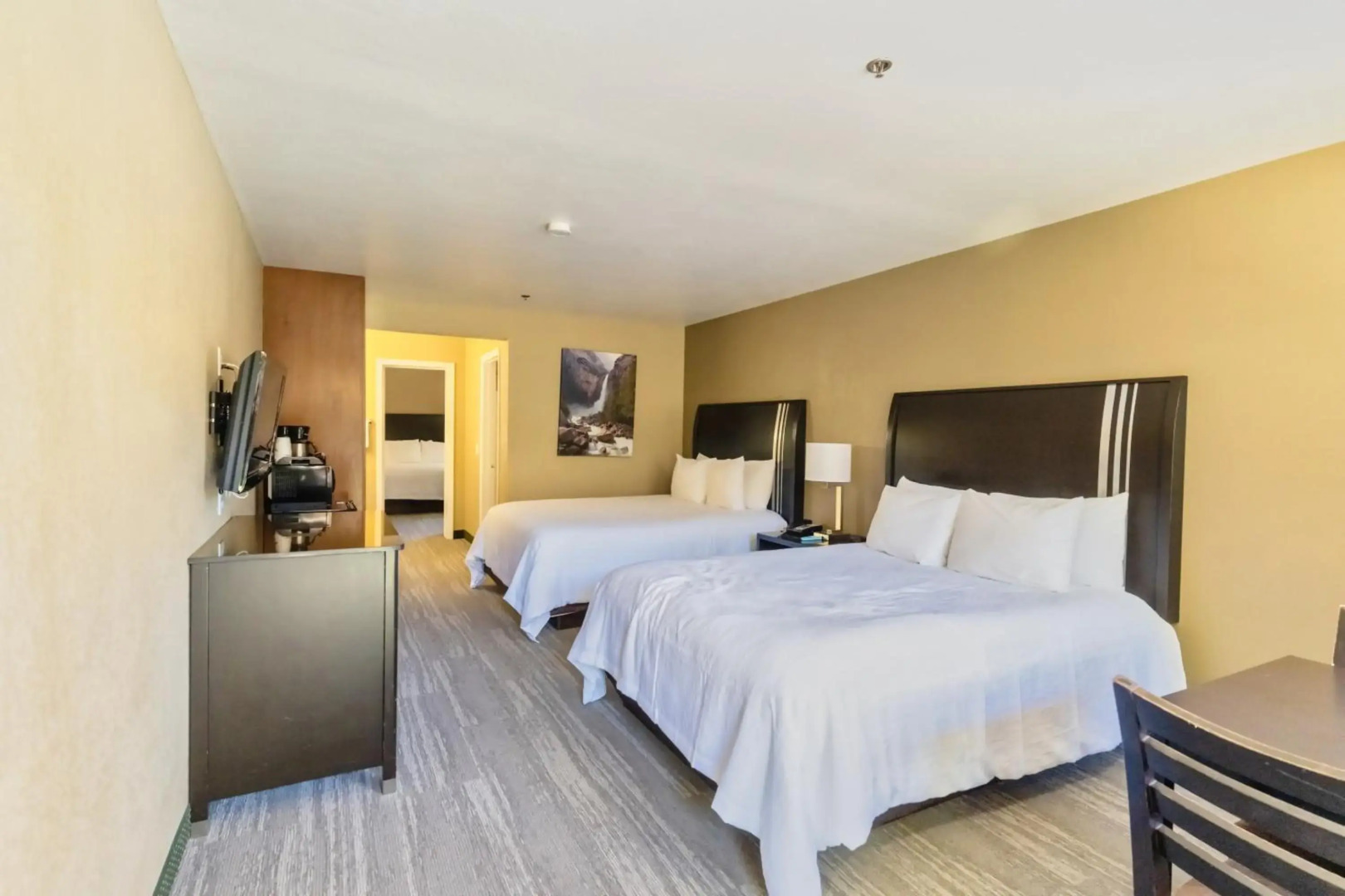 The Oakhurst Inn at Yosemite