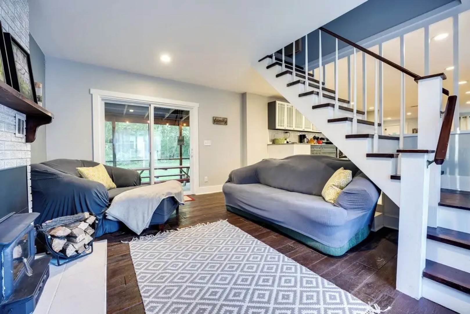 Renovated, Spacious Retreat in Union Pier!