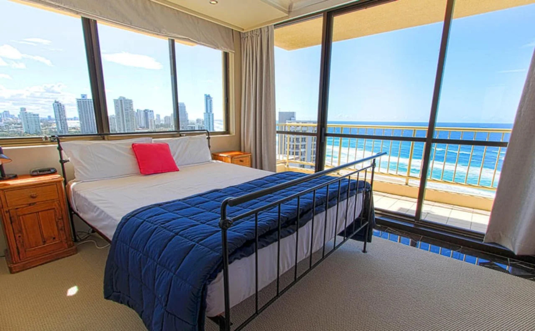 Capricorn One Beachside Holiday Apartment-Official