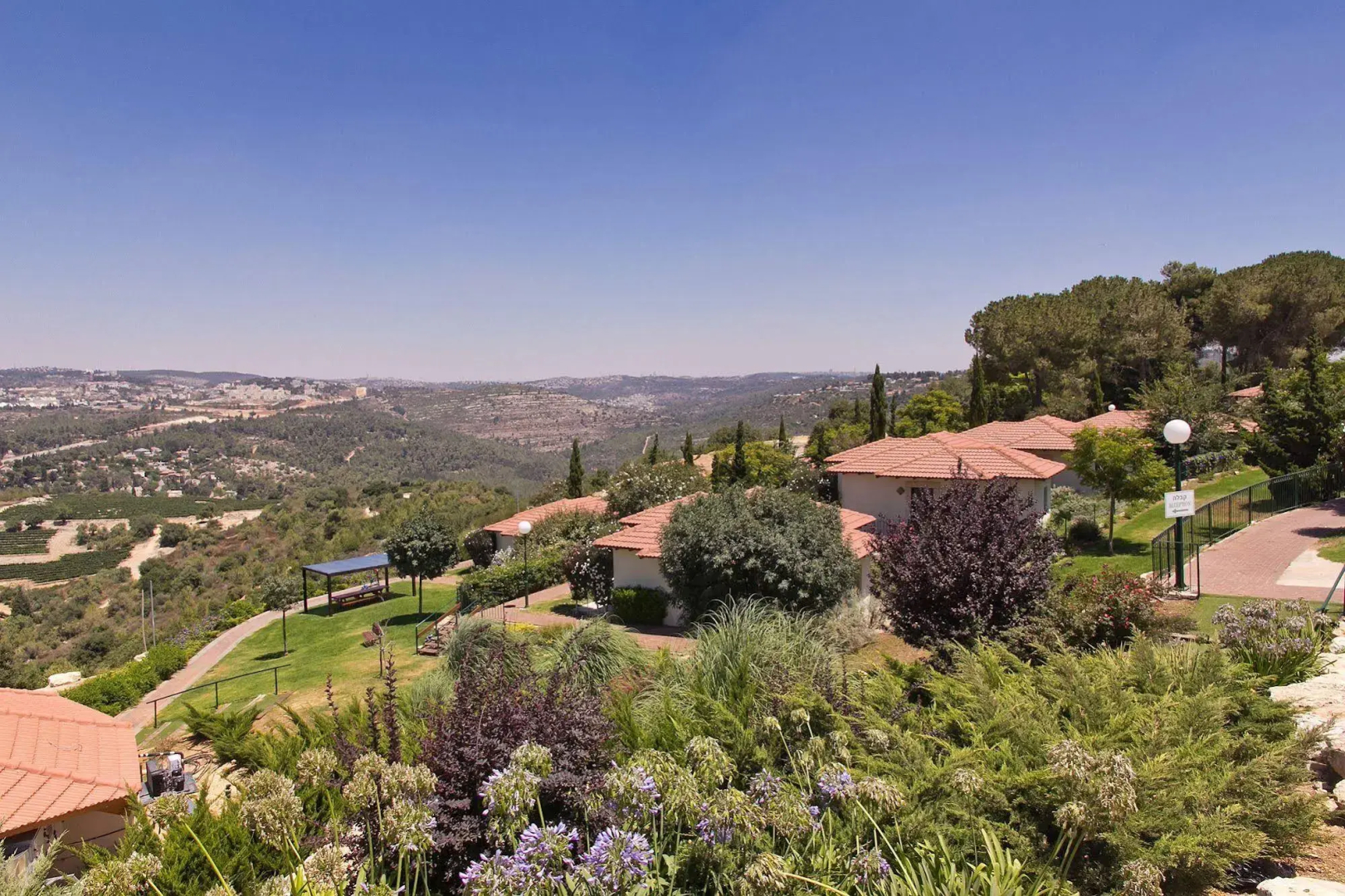 Shoresh Green Hills Family Suites Hotel