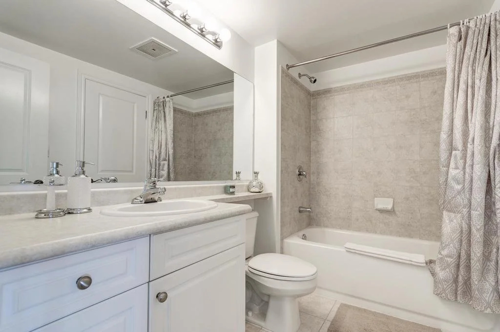 Corporate Stays 50 Laurier Apartment