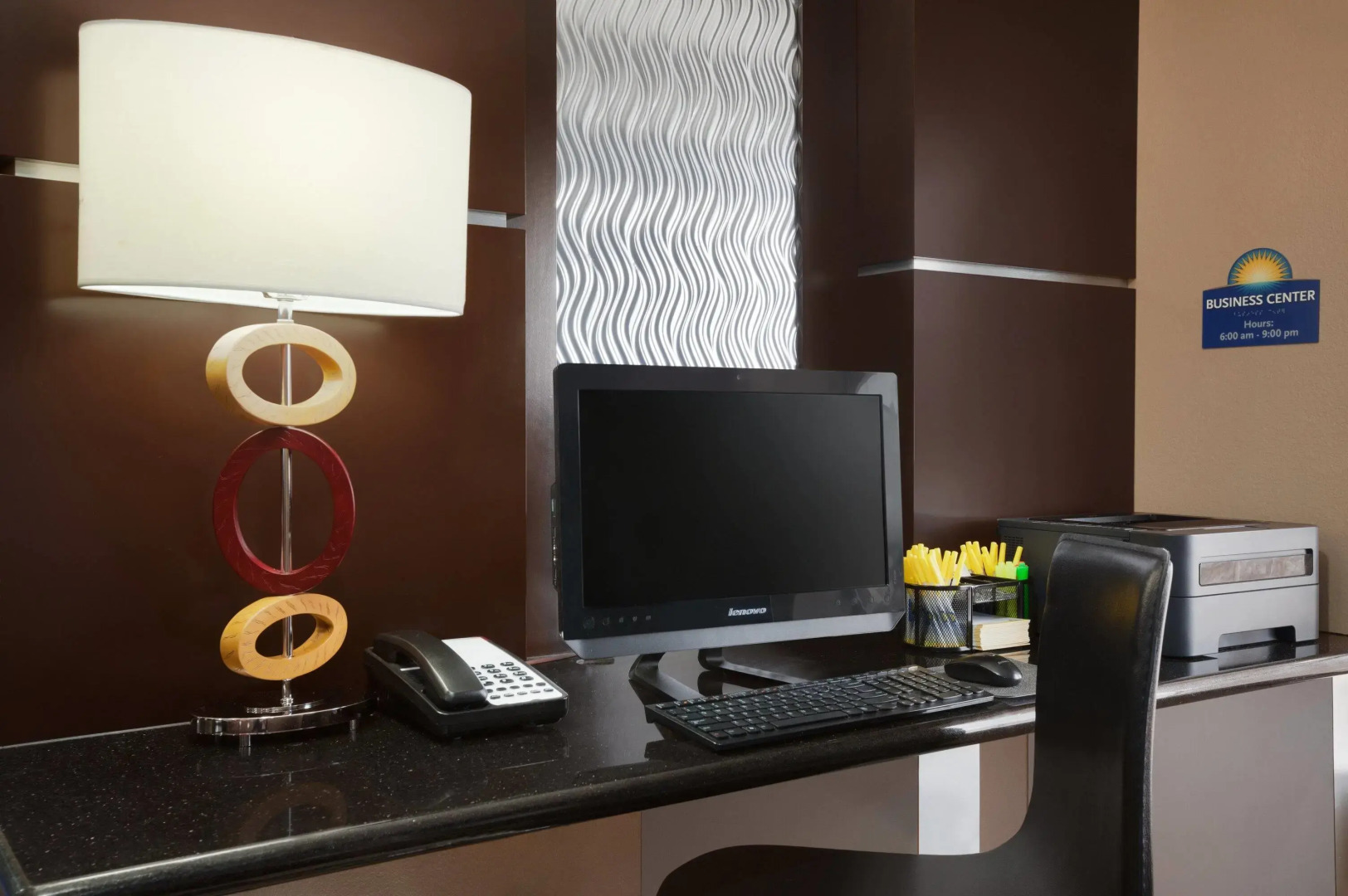 Days Inn & Suites by Wyndham Conroe North