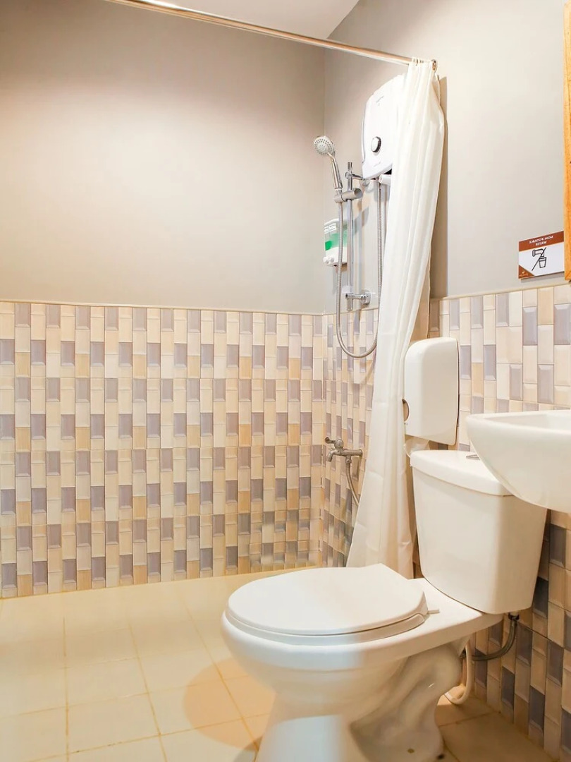 OYO 484 Gonzala Suites