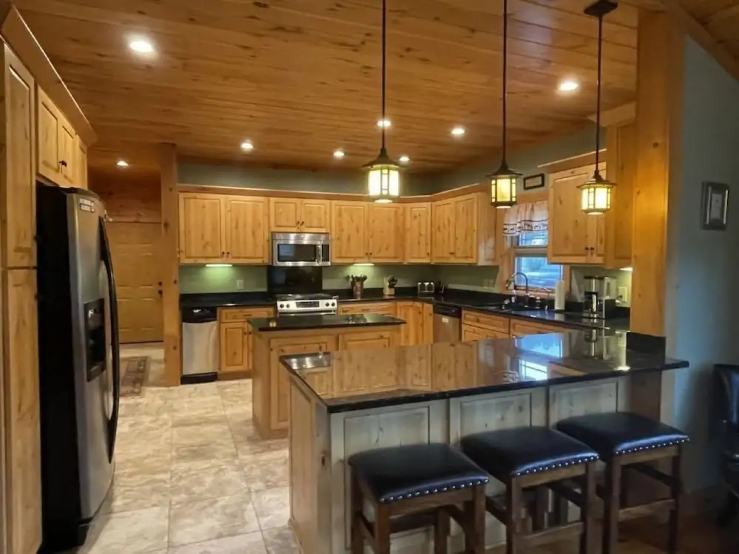 Deluxe log cabin! Pet and motorcycle friendly - enjoy nature with family and friends! 3 Bedroom Cabin by RedAwning