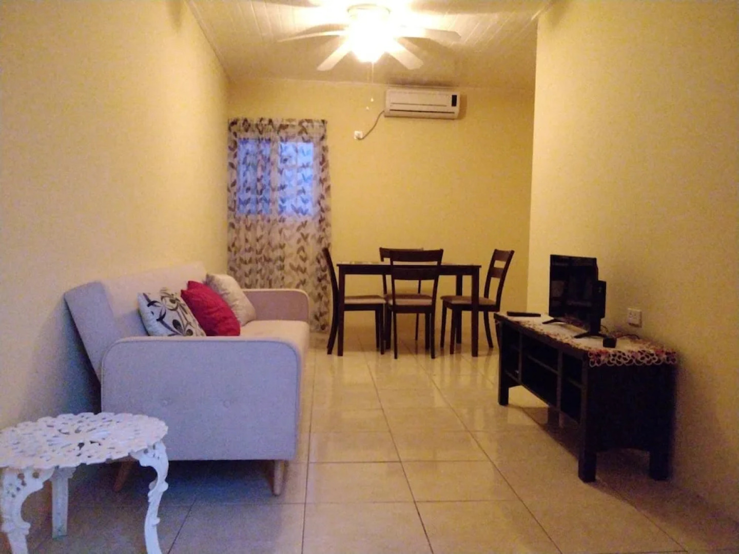 DeMontevin Lodge Hotel