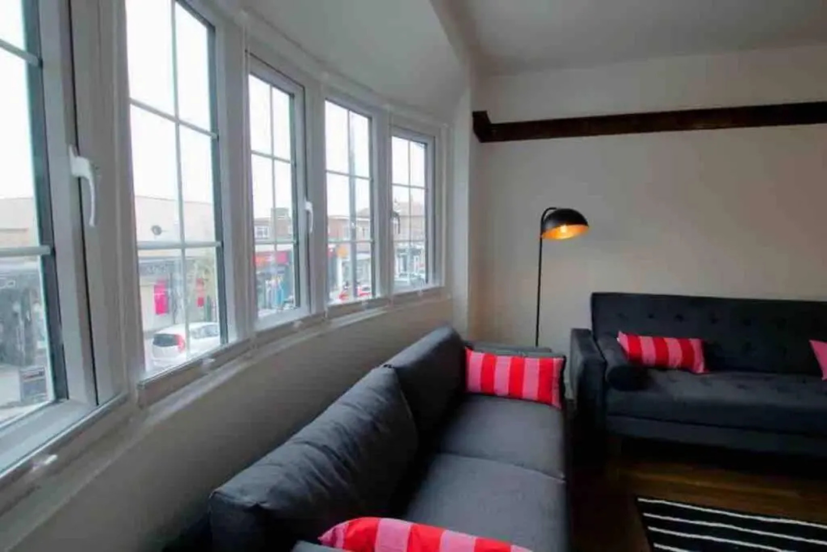 Birds Nest in Frinton-On-Sea