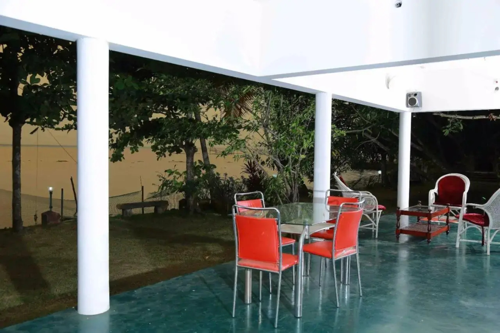 orchid lake view homestay