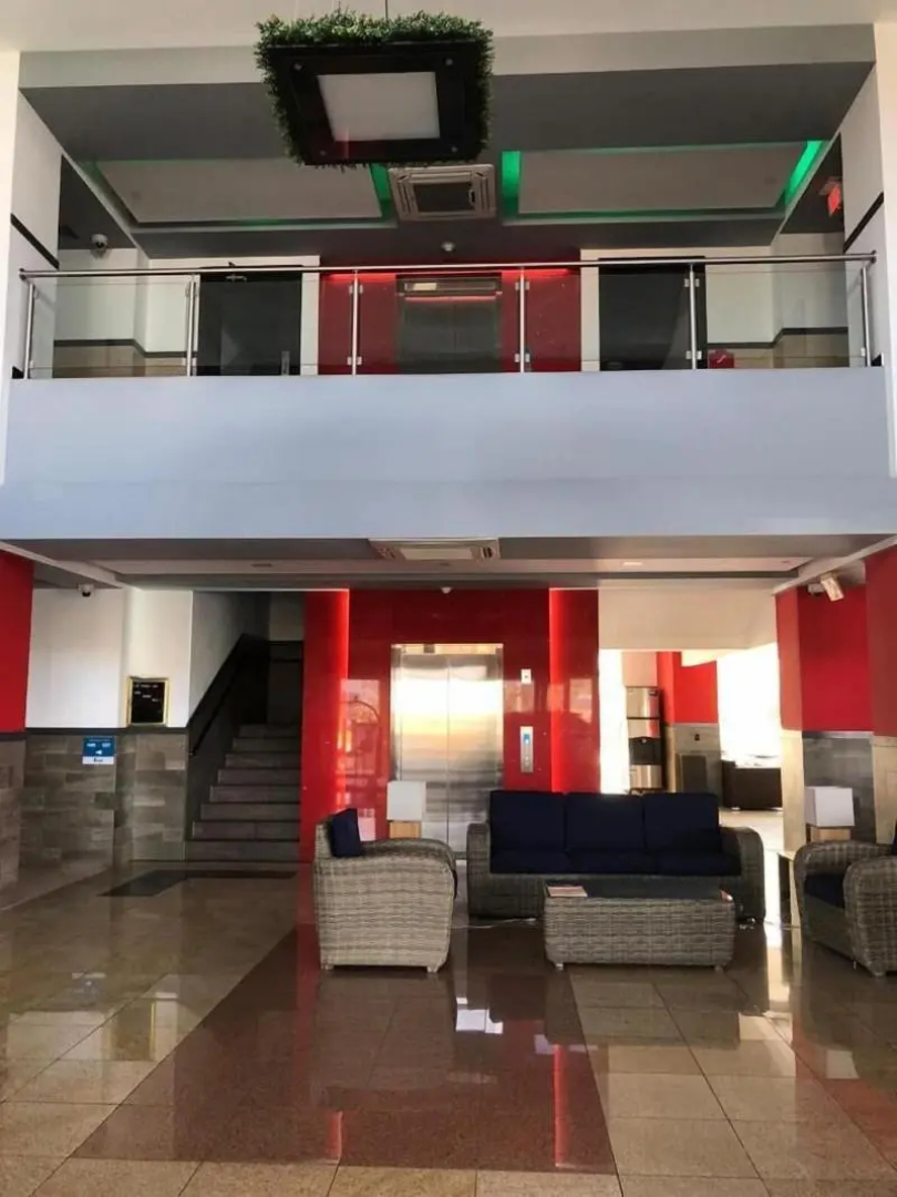 Beverly Hills: Hotel & Business