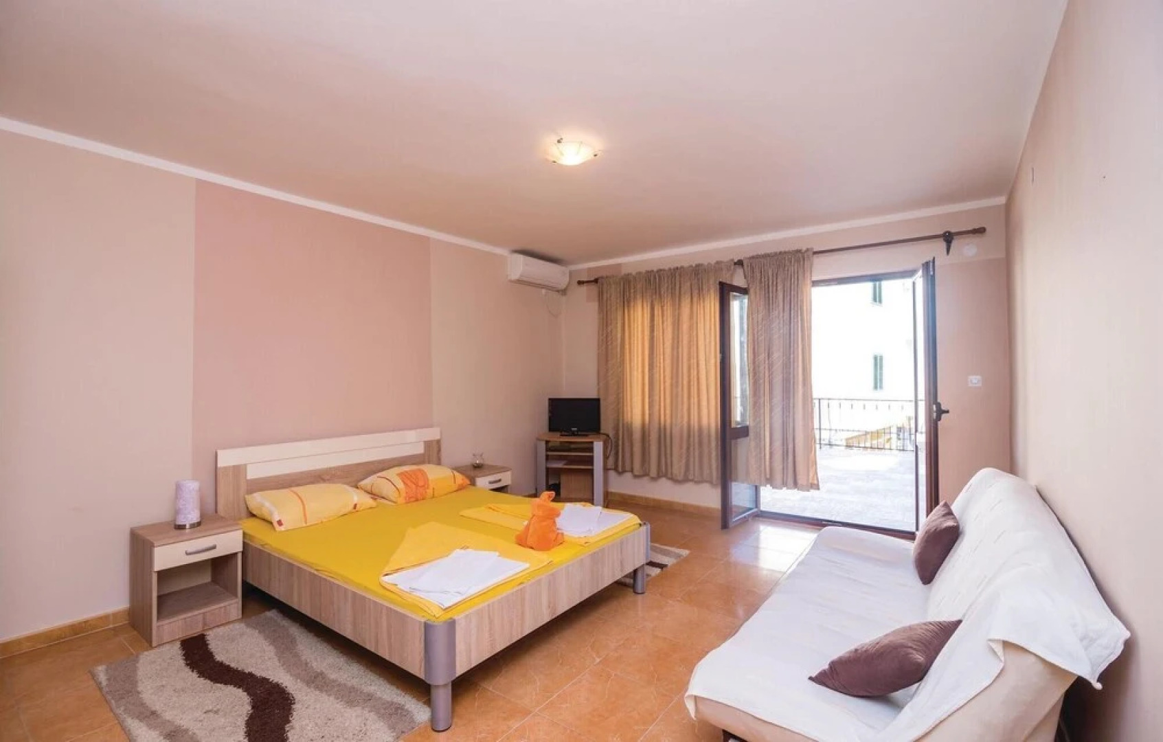 Awesome Home in Markov Rt With Wifi and 1 Bedrooms