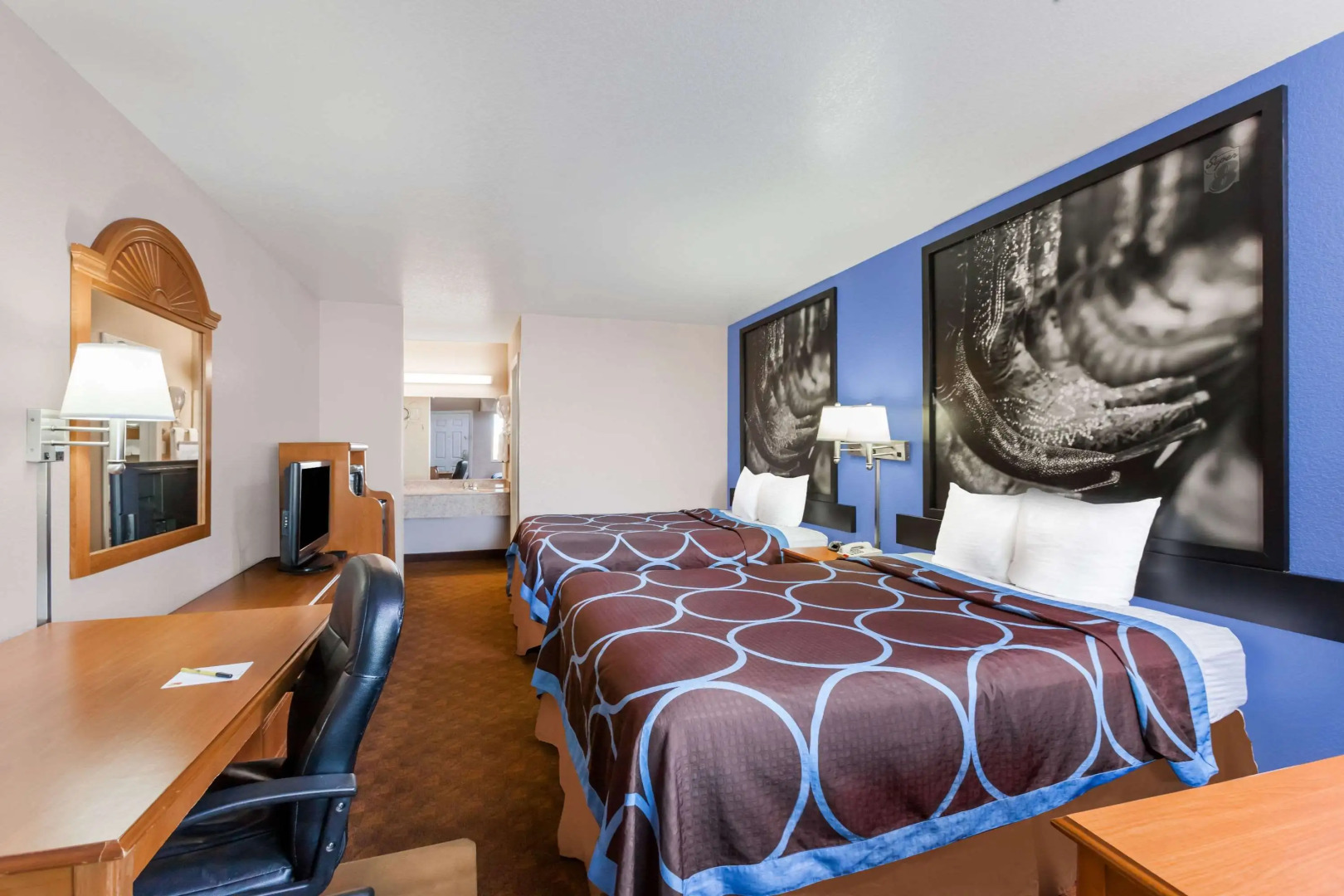 Super 8 by Wyndham Cleburne